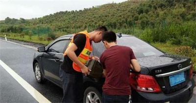 梁子湖区永福道路救援